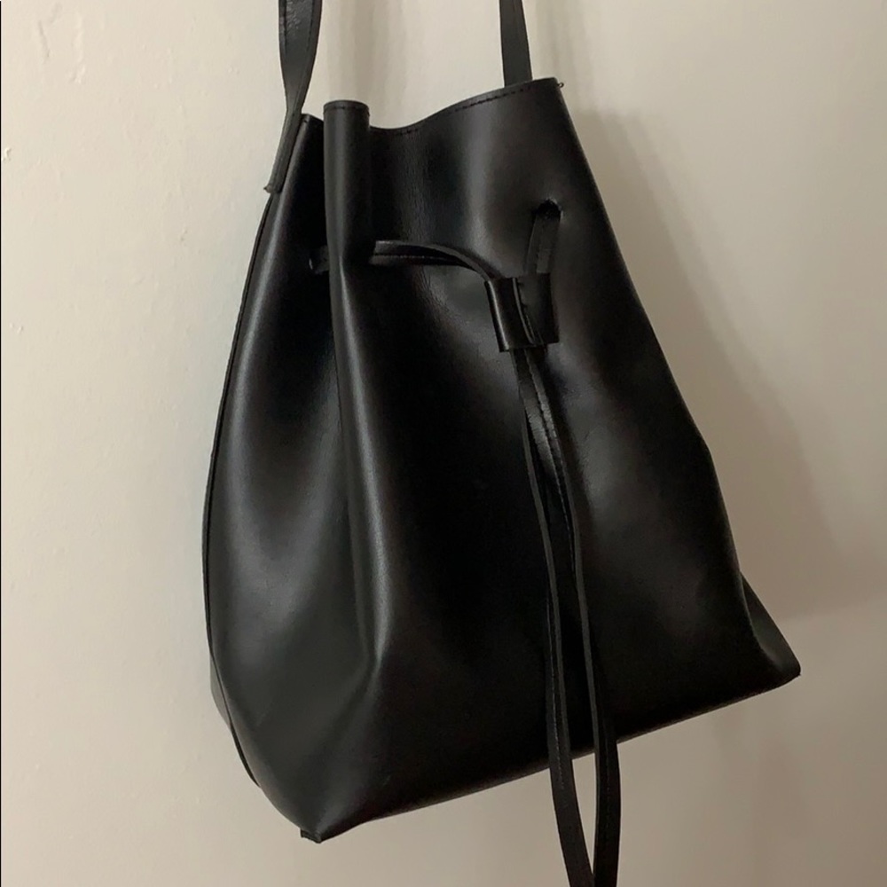 Bucket shoulder bag with small pouch